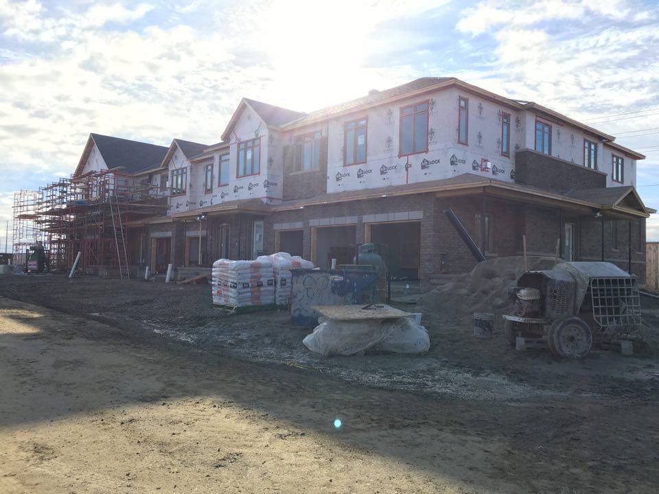ClaridgeBWT's tweet photo. Brick is going up on Block 30! It's exciting when the units start to look more like #newhomes! #Progress #Kanata https://t.co/O7fMKaOwAx