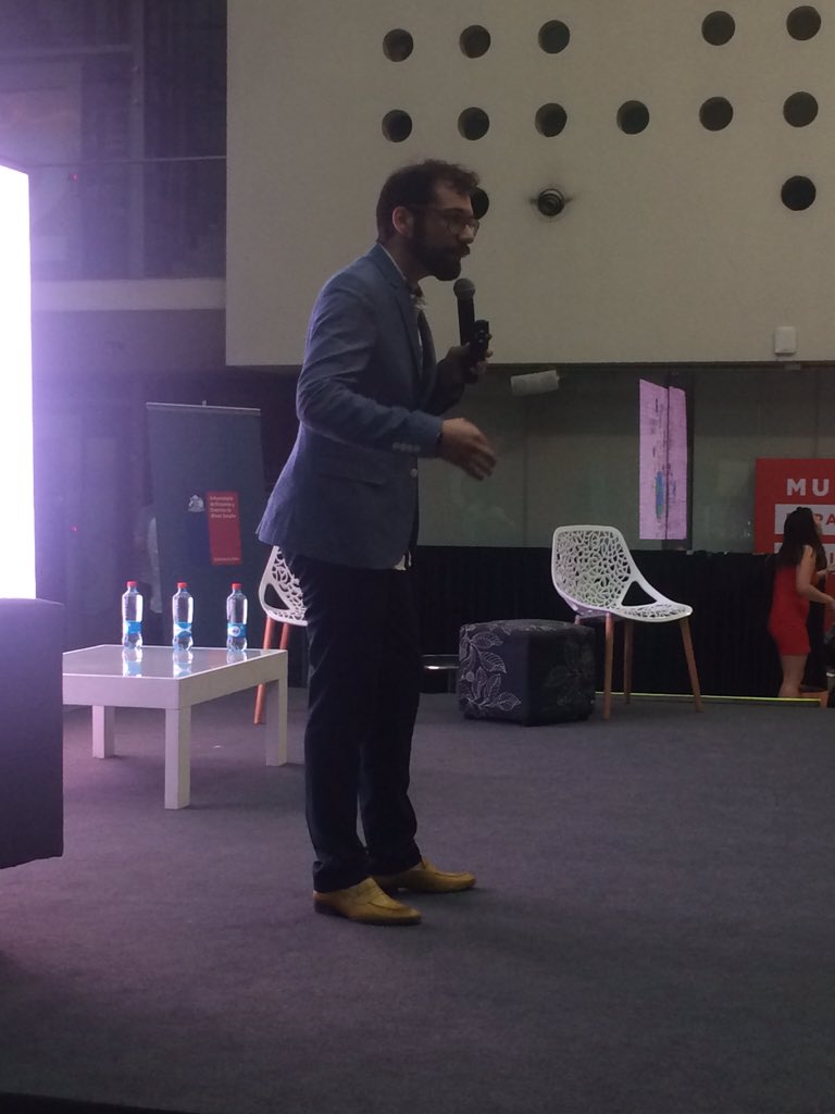 hashtag700's tweet photo. "Internet es el nuevo cobre" Nico @copano en #700Fest https://t.co/gfxyQ8WhIa