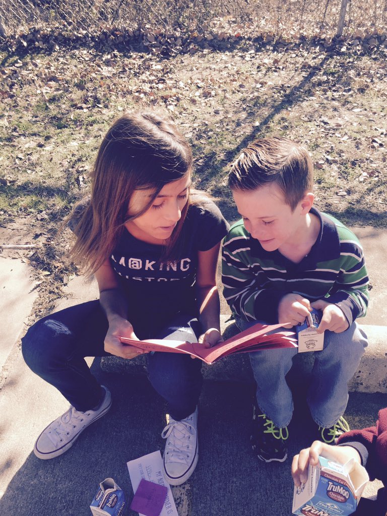 8_tilghman's tweet photo. Silver creek and Hoover kids reading together and learning about prepositions! 🎄#silvercreekazle https://t.co/eXCWyX0cfp