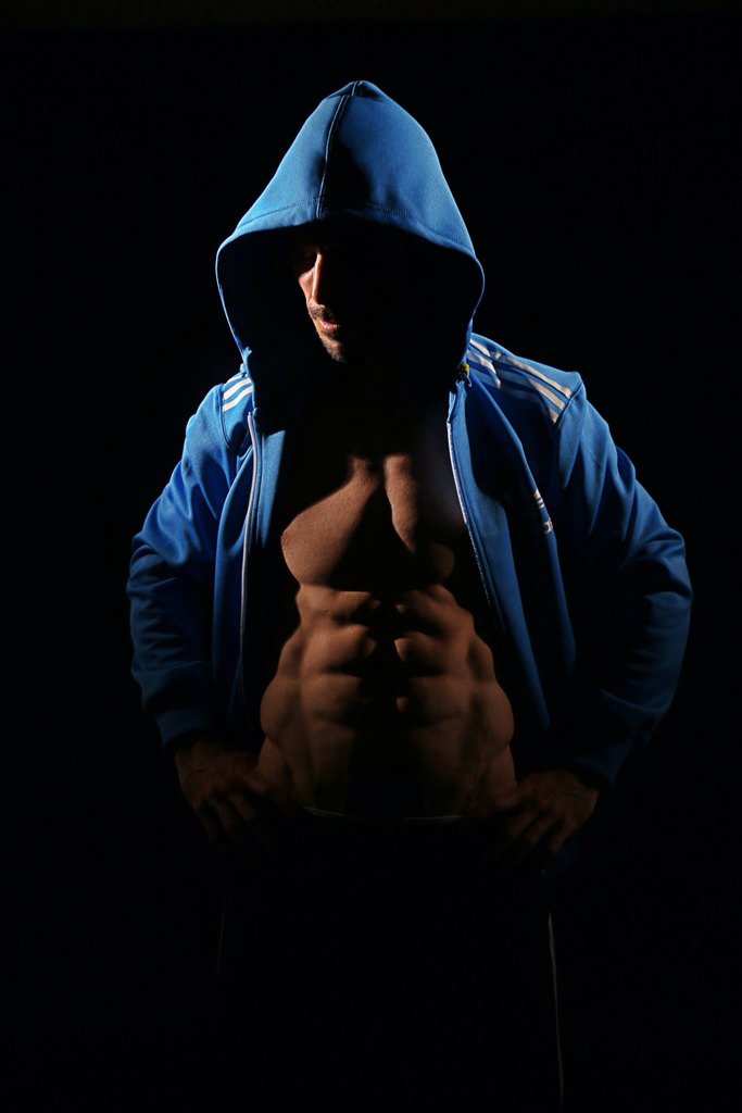 El manejo de luces para crear una imagen misteriosa o tosca #tipfotografia #fotodeldia #TheJustinMason