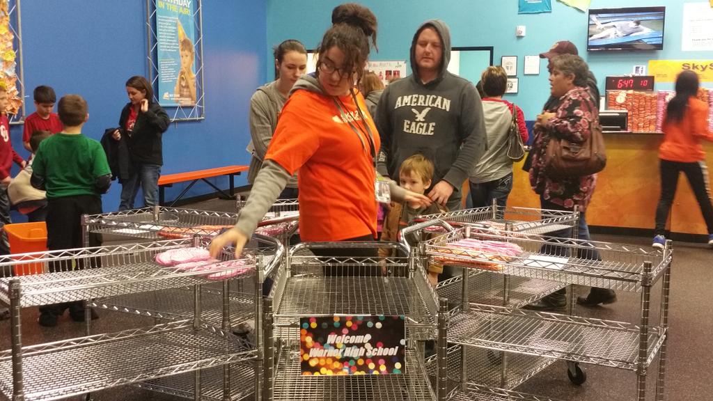 TracyKirkRoach's tweet photo. Granting wishes!!  lots of smiles @SkyZoneTulsa  #smalltownBigDreams @WarnerHighSchoo @JacksonRanch5 https://t.co/788T8bLM4E