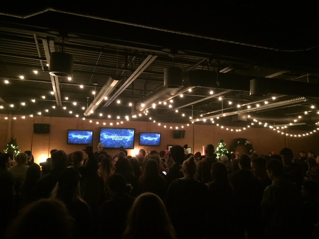 GU_Millplain's tweet image. FLANNEL NIGHT. What a great way to end 2015 #gumillplain #wepartyhard