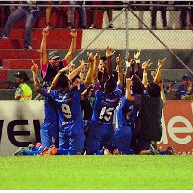 Hinchade_Emelec's tweet photo. @maurethb
Hoy y siempre, #LaGloriaEsDeCristo 💙⚽️ Gracias #Emelec por este triunfo. #DelBom… https://t.co/rdPaAikB4Z https://t.co/IEIRC8Kvyf