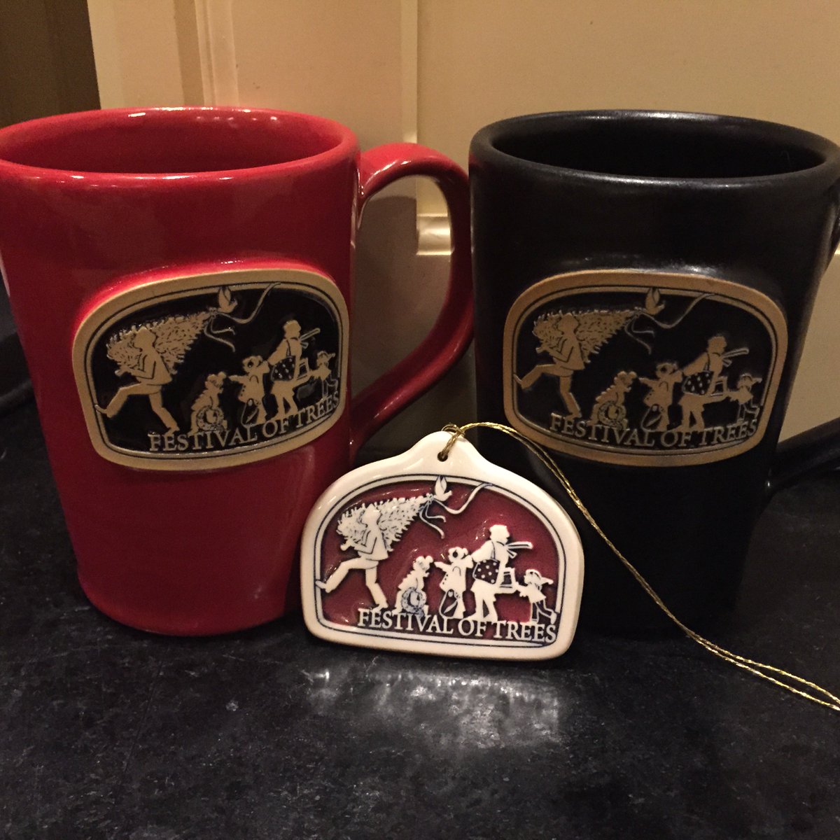 AnnsPlaceInc's tweet photo. Great gifts, new prices. Quilts, handmade mugs, soaps, platters, cloisonne @Ann'sPlace. 80 Saw Mill Rd Exit 1, I-84 https://t.co/AynUATAjFi