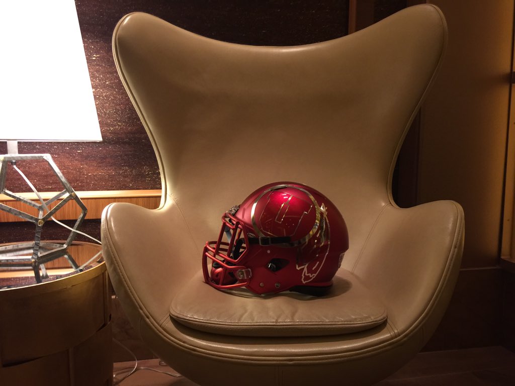 UtesEquipment's tweet photo. Closer looks at the uni https://t.co/HiHYX5Nmit