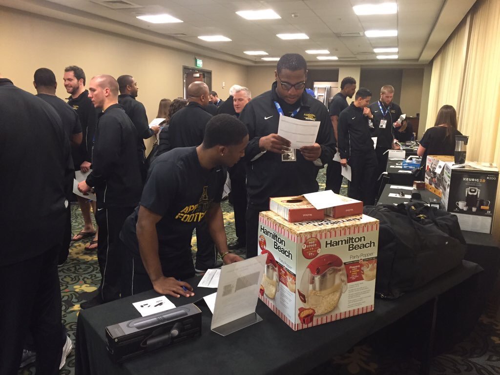 IRON_CoachMike's tweet photo. These boys earned everything they get this week @AppState_FB @CamelliaBowl #Hunting11 #1stEver https://t.co/Erp1jzPDKC