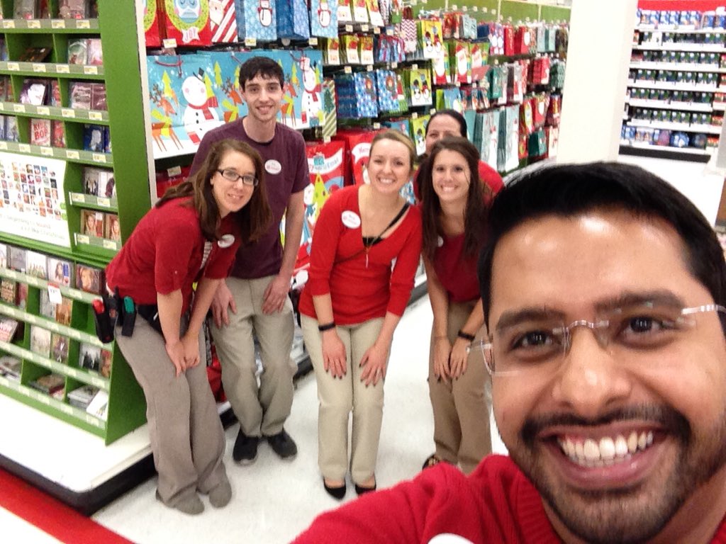 8 days before Xmas. Amazing looking seasonal area ✅✅✅ great job team Gtown! <a href="/keren_gorglione/">Keren gorglione</a> <a href="/ConnieDroge/">Connie Droge</a>