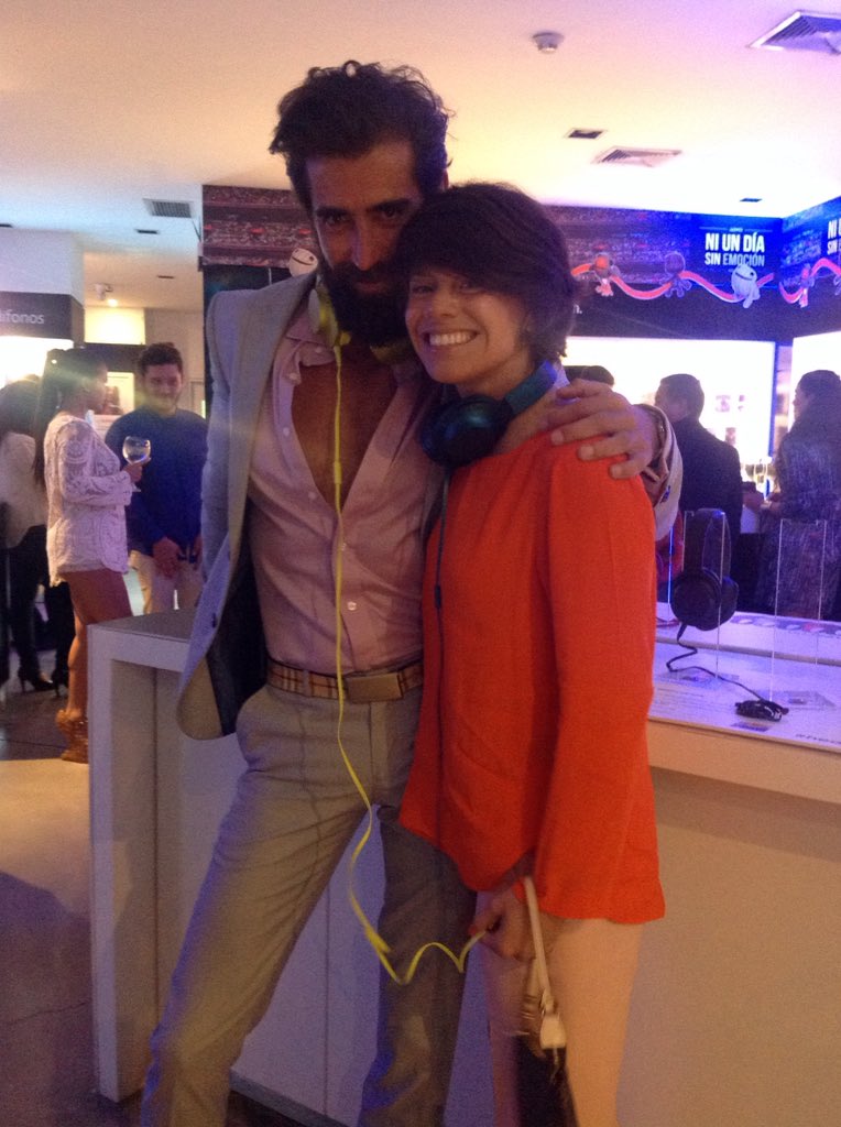 SonyHearSM's tweet photo. Karina Pons Vier y Sergio Bardon mostrando el color y estilo de h.ear en #hearyourcolors https://t.co/eJk80EMjvi