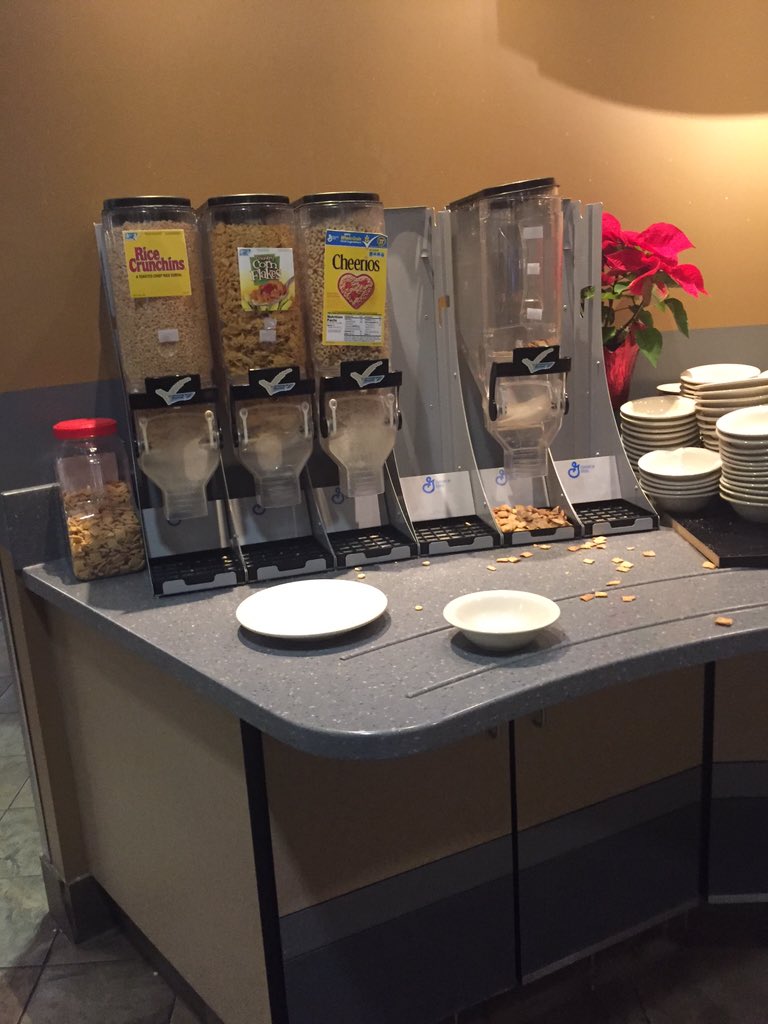 deannafooreal's tweet photo. When it's the literal hunger games in the cafe #WheresAllTheFood #WUProblems https://t.co/gyedI7f0wQ