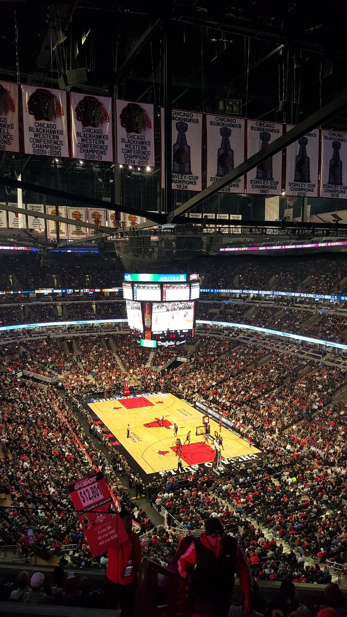 YVERAPOPP's tweet photo. @chicagobulls enjoying the game https://t.co/kASM8FvXT9