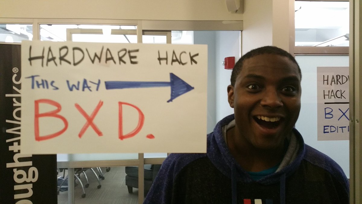 hardwarehacklab's tweet image. @drenerdo discovering that #HardwareHackLab is mixing with @BronxDigital tonight #ThoughtWorksNYC