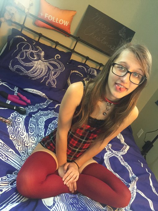 Come see my Split Tongue &amp; new bedding! https://t.co/pTLs8hdaA3 @Chaturbate @BabePicsHQ @S2nningBabes<a href="/tag/chaturbate"class="tags"><span>#chaturbate</span></a>