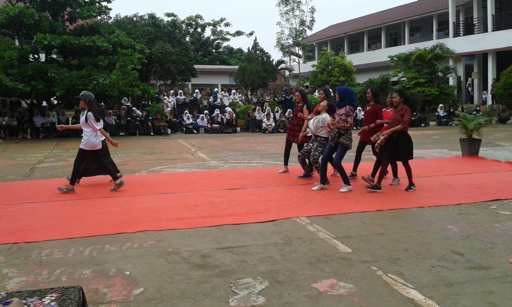 Batle dance antar peserta nih