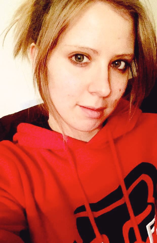 hippygitl430's tweet photo. Stole his hoodie for the evening haha 😋 https://t.co/Fhl6lRQvcn