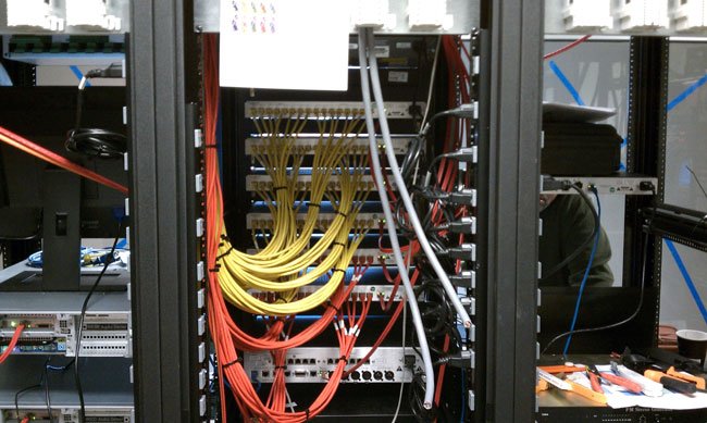 FScom_inc's tweet photo. Network switches connect devices together on a computer network. #switch2015 #networks #datacenter https://t.co/HPGeSoV86D