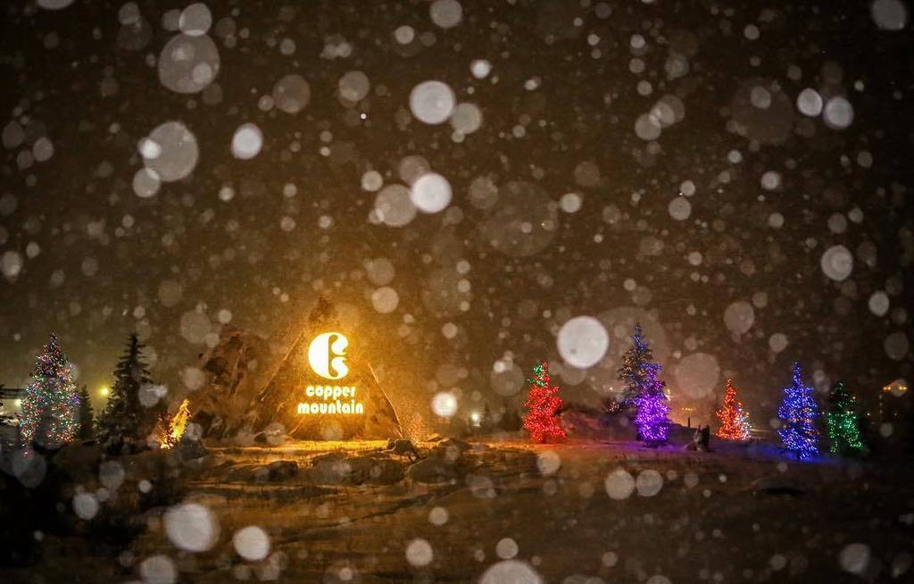 It's #snowing!!
📷: <a href="/trippfayphoto/">Tripp Fay Photo</a>