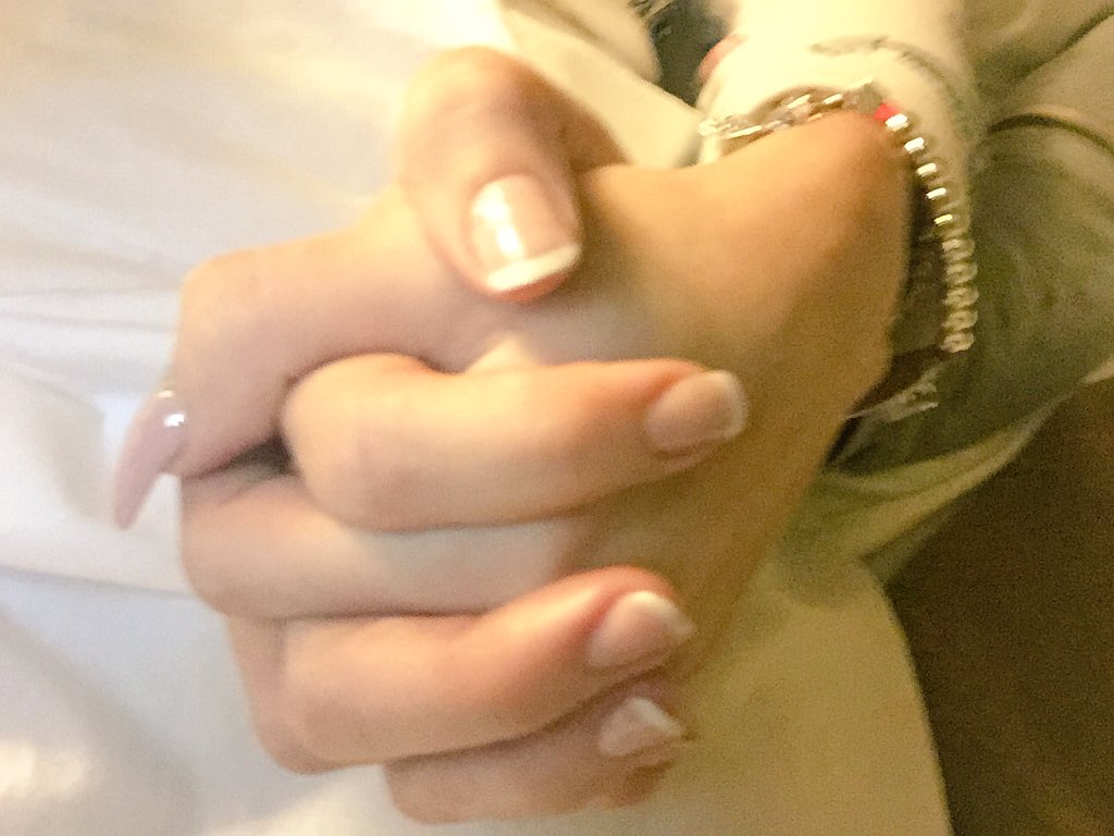 _AmandaGH16_'s tweet photo. Eres eso que no quiero perder nunca😊 tQ @_RaquelGH16_ 💕 buenas noches a tod@s https://t.co/sZJIXndBKm