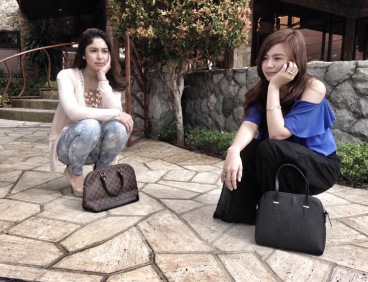 OneLoveforJulia's tweet photo. Taray ng outfit ni Joanna. 😊
Kaibigan mo na talaga si Trixie. 
@milesocampo 

#AILYSAnnulment https://t.co/HCDi9zsWFp