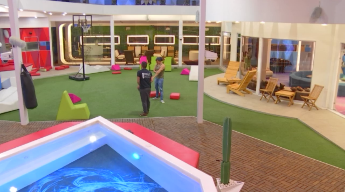 BigBrother_PM's tweet photo. ¡Mañana la gran #FinalBigBrother! Ellos están pasando su última noche... ¿Qué deberían hacer? https://t.co/koC3qhs07d