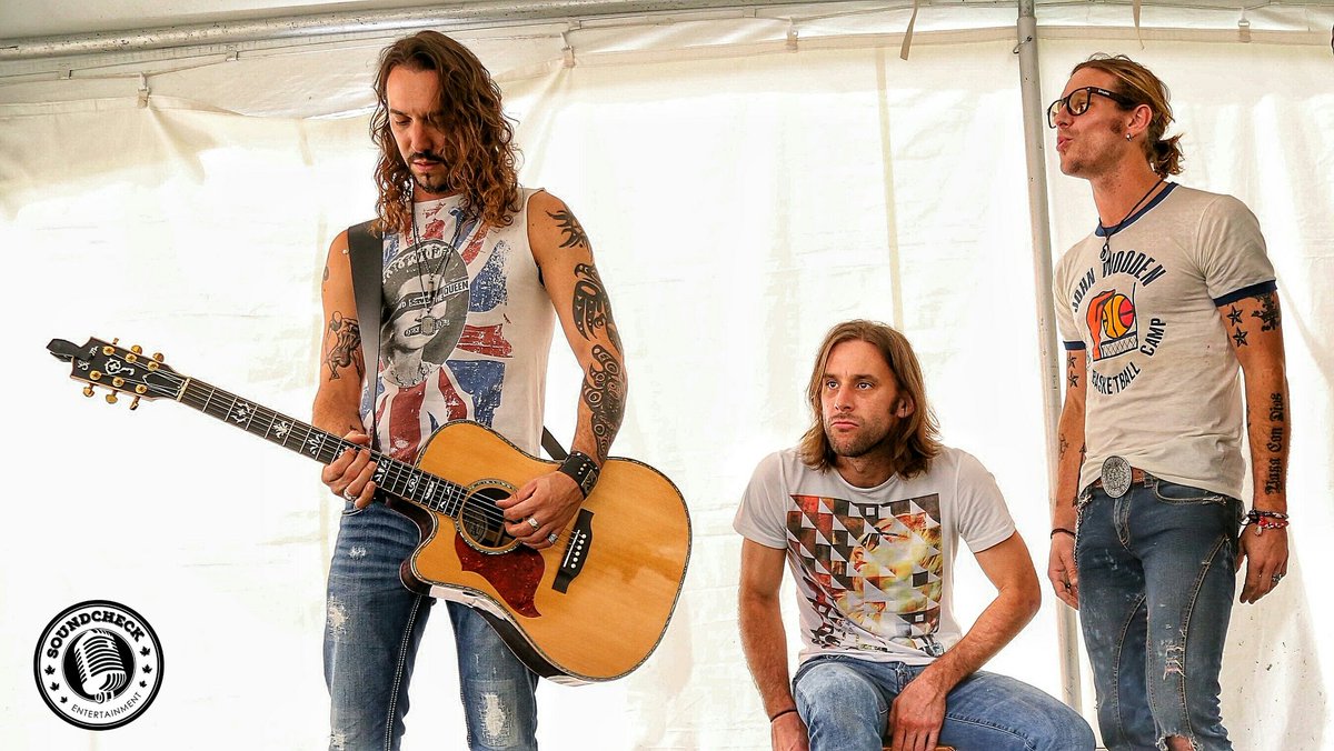 MasonJarConf's tweet photo. This was so much fun....#WhyGodMadeSummertime with the boys of @Blackjack_Billy at  @BootsandHearts #2015 #tbt https://t.co/JJBZXnmZM9