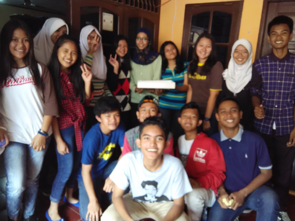 93segadex's tweet photo. Surprise buat Bu @desialiya 💗💗 https://t.co/9QhLmsIjpe