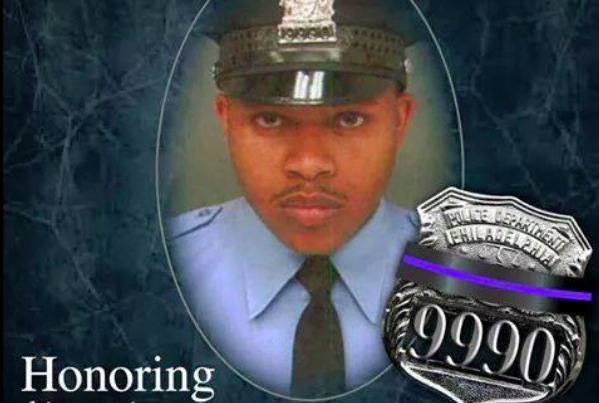 thephillyvoice's tweet photo. Delco fire company delivers gifts to fallen Philly officer's family https://t.co/bX1eKd7JjC @PPD22Dist @PhillyPolice https://t.co/8PX9H5Ukzg