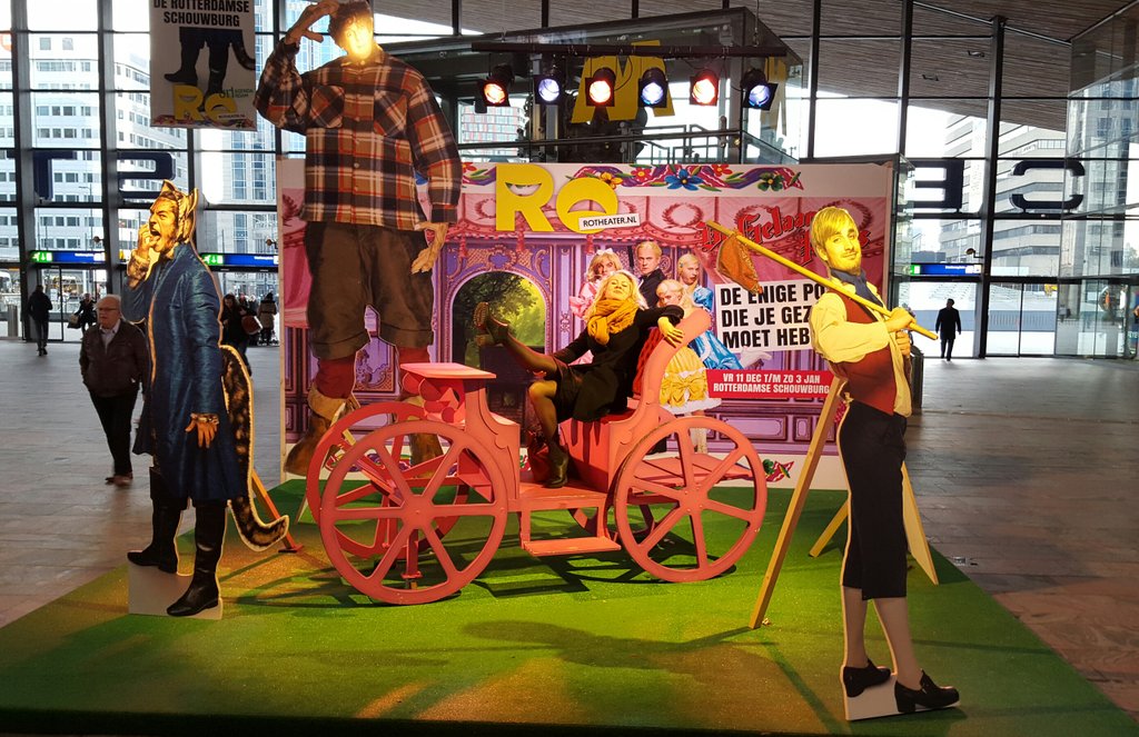 De gelaarsde CAThalijne doet ook een gooi naar de prijzen! @RoTheater @CathalijnedeS #degelaarsdepoes