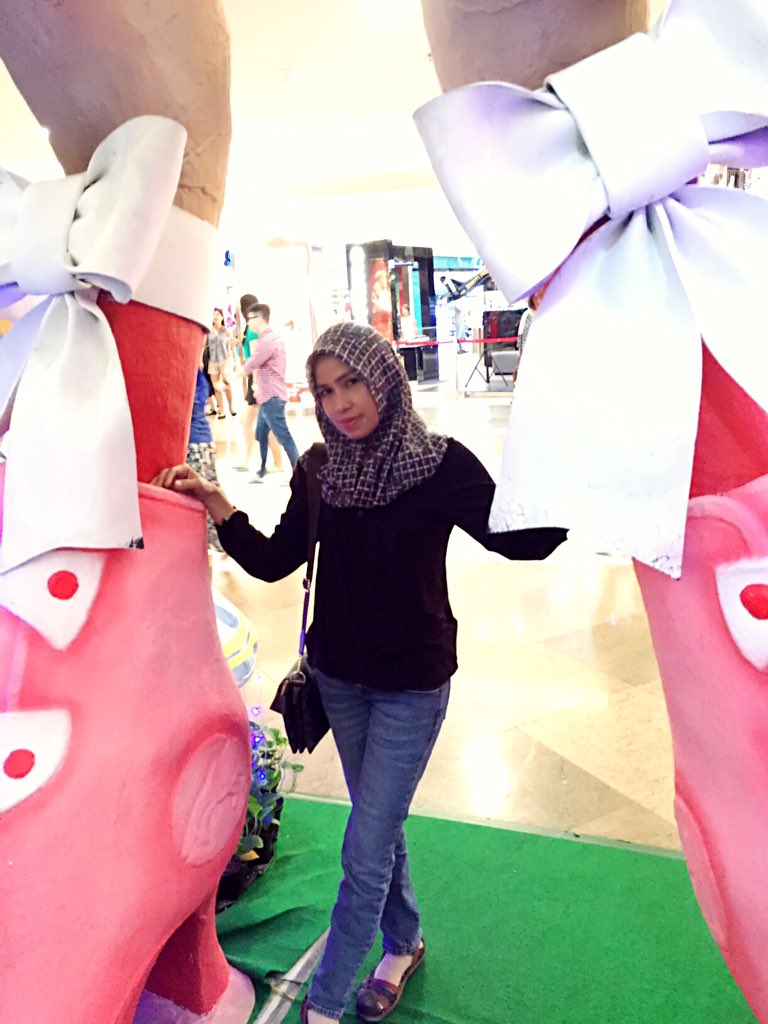 Kau membuatku bahagia disaat hatiku terluka, ....