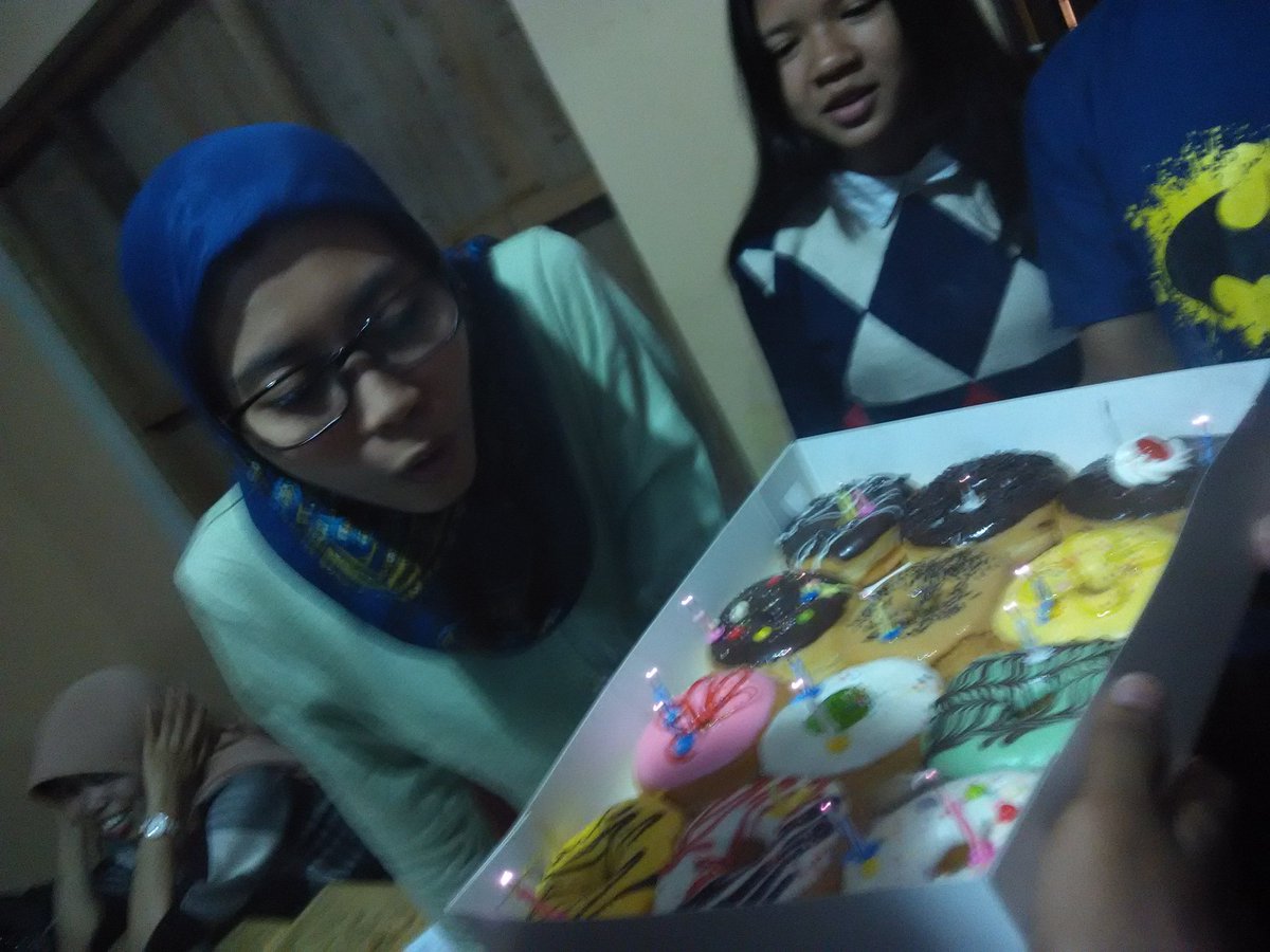 93segadex's tweet photo. ONCE MORE, HBD WALAS, KITA HANYA BISA NGASIH INI 💗💗💗 @desialiya https://t.co/edS6XVb4sS
