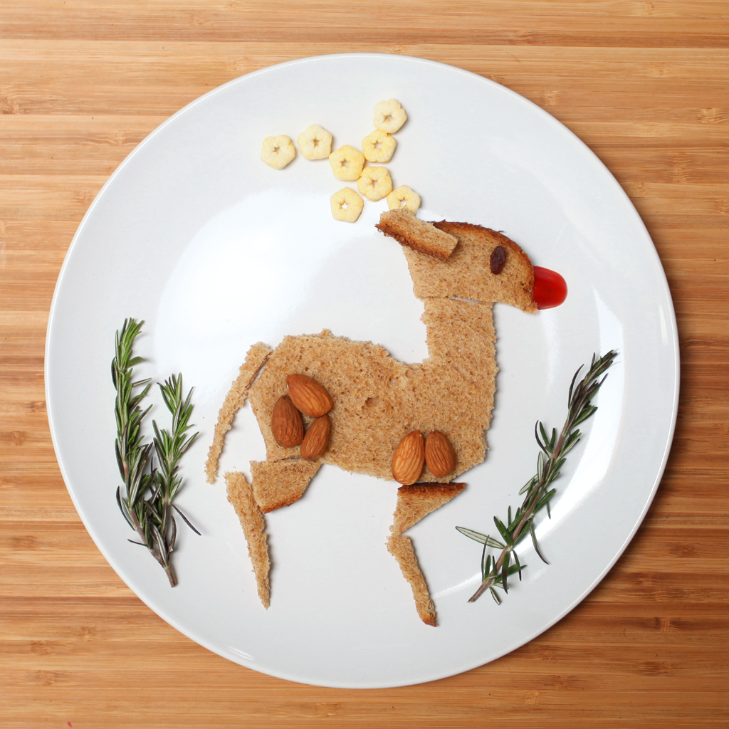 PlumOrganics's tweet photo. "...and if you ever saw it, you would even say it’s…" SNACK TIME! #FoodArt #SuperPuffs #Christmas https://t.co/4p56iAZnW7