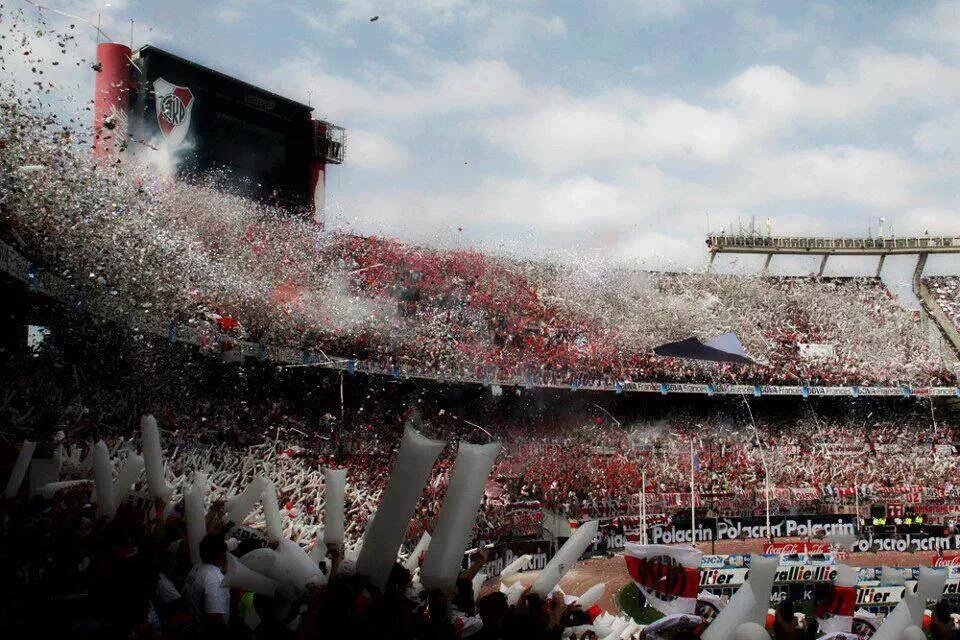 MGallardeta's tweet photo. NO HAY NADA MAS BONITO, HERMOSO, PLACENTERO Y LINDO QUE SER HINCHA DE RIVER.💞👌 https://t.co/XPV1qRrise