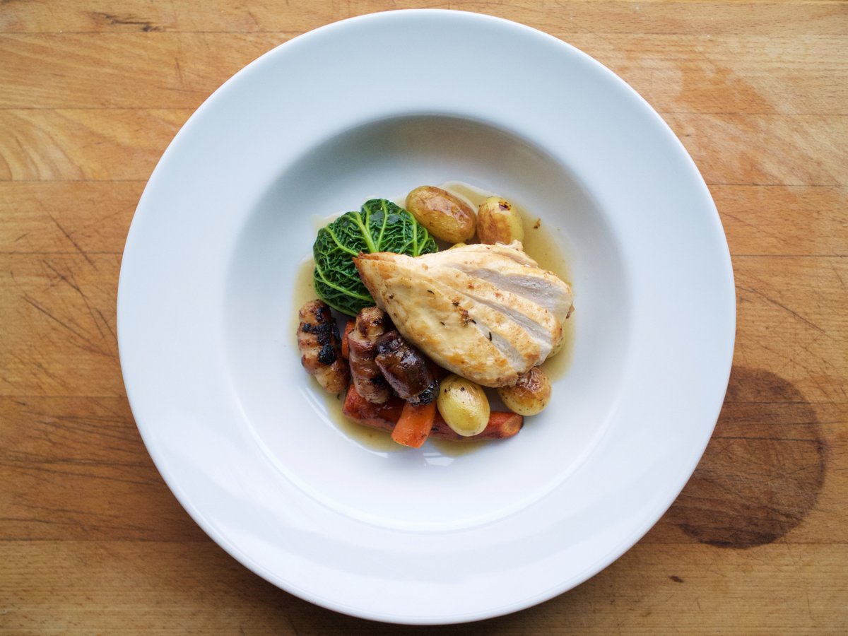 FoodSortd's tweet image. It's #ChristmasEve just one more sleep until the big day, and the big feed! reminiscing about our #christmasspecial