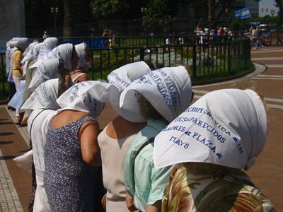 hijos_capital's tweet photo. Hoy: a las 15:30, todos a la ronda con las Madres de Plaza de Mayo. https://t.co/IL3XZcPd13