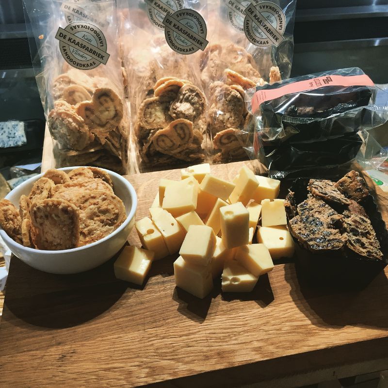 Emperor_Ams's tweet photo. Lekkers voor de Feestdagen, kom langs om te proeven! #kaas #kaasvlinders #fruitigkeitje #wijn #Amsterdam https://t.co/uoaoD8nrAA