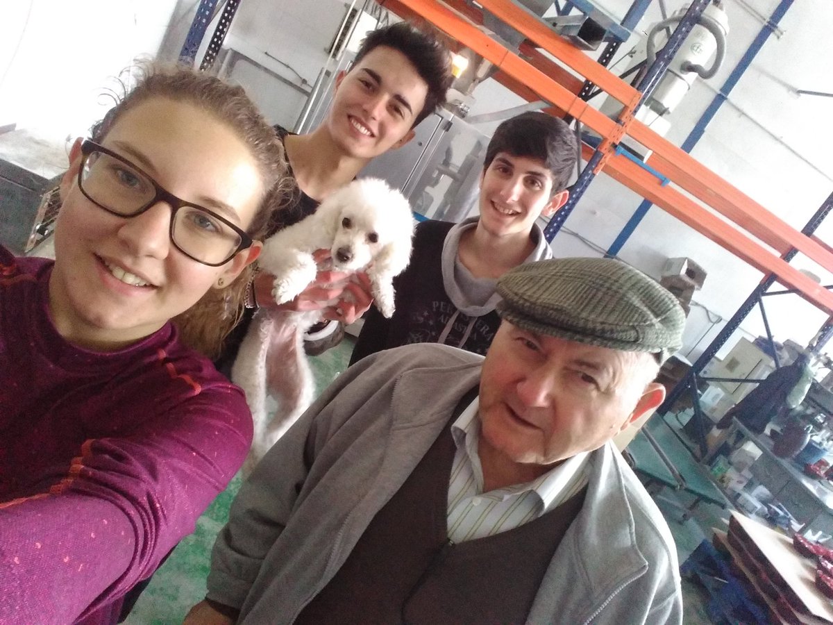 MariaFondingue's tweet photo. Esta es nuestra vuelta a casa por navidad #AzúcarLUTOR https://t.co/DYRvgS5wLE