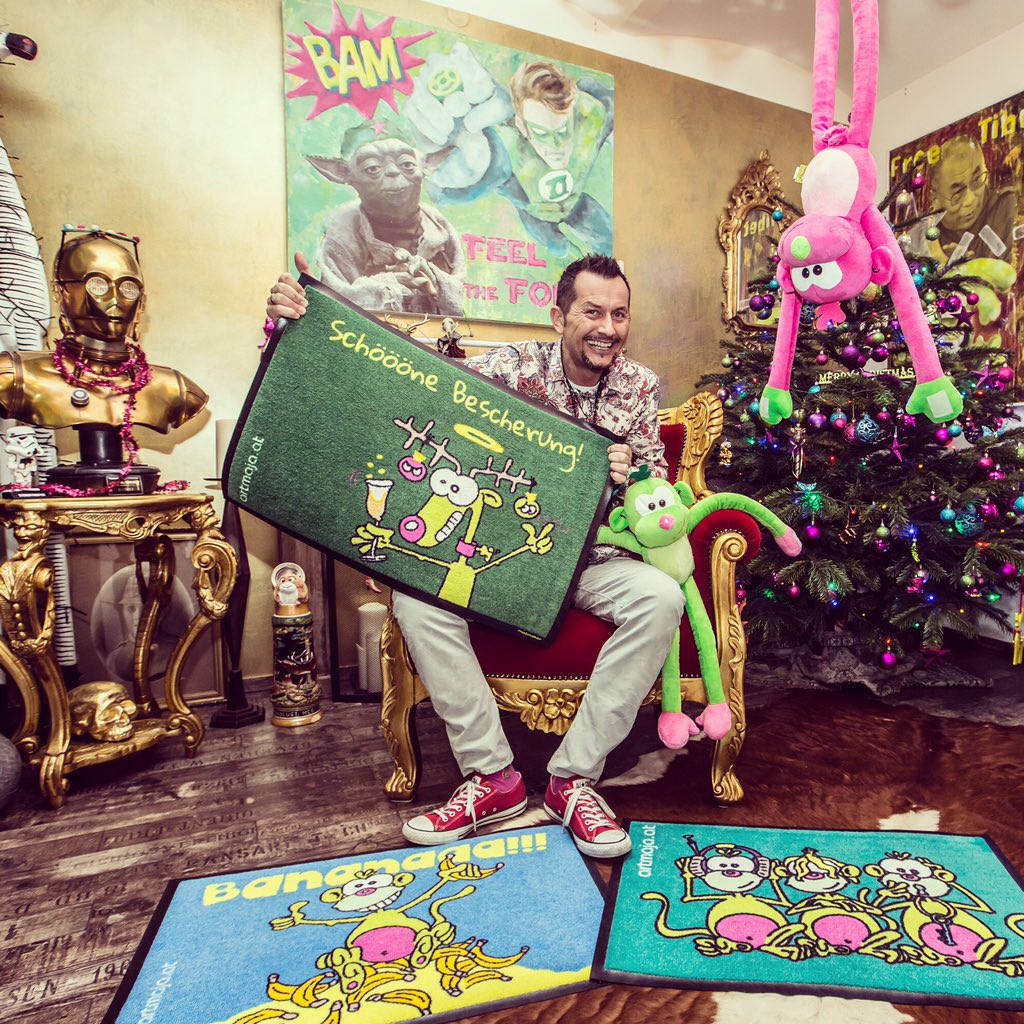 MarioStroitz's tweet photo. 🎄Merry Christmas🎄 #artmajagallery #christmas #matmaker #feeltheforce #monkey #c3po #popart #banana #mariostroitz https://t.co/ICIVMAEFYR