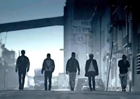 JIHAENGSEOL's tweet photo. There is no ELEVATOR to success that's why BIGBANG is walking, taking steps by steps to their success. https://t.co/phmP01s9Vo