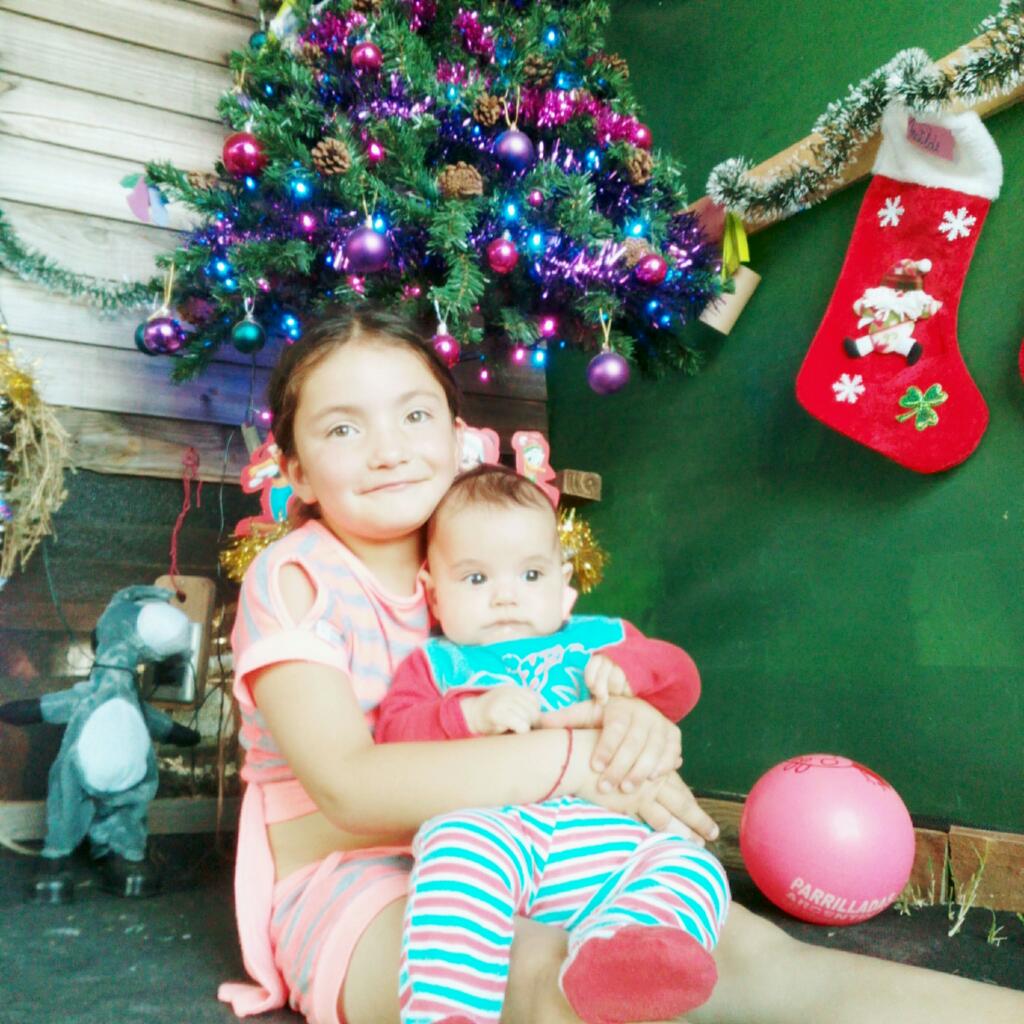 liliarubiof's tweet photo. #FelizNavidadenBDAT dafne y alexander desde el toco https://t.co/0iEdw3GaqT