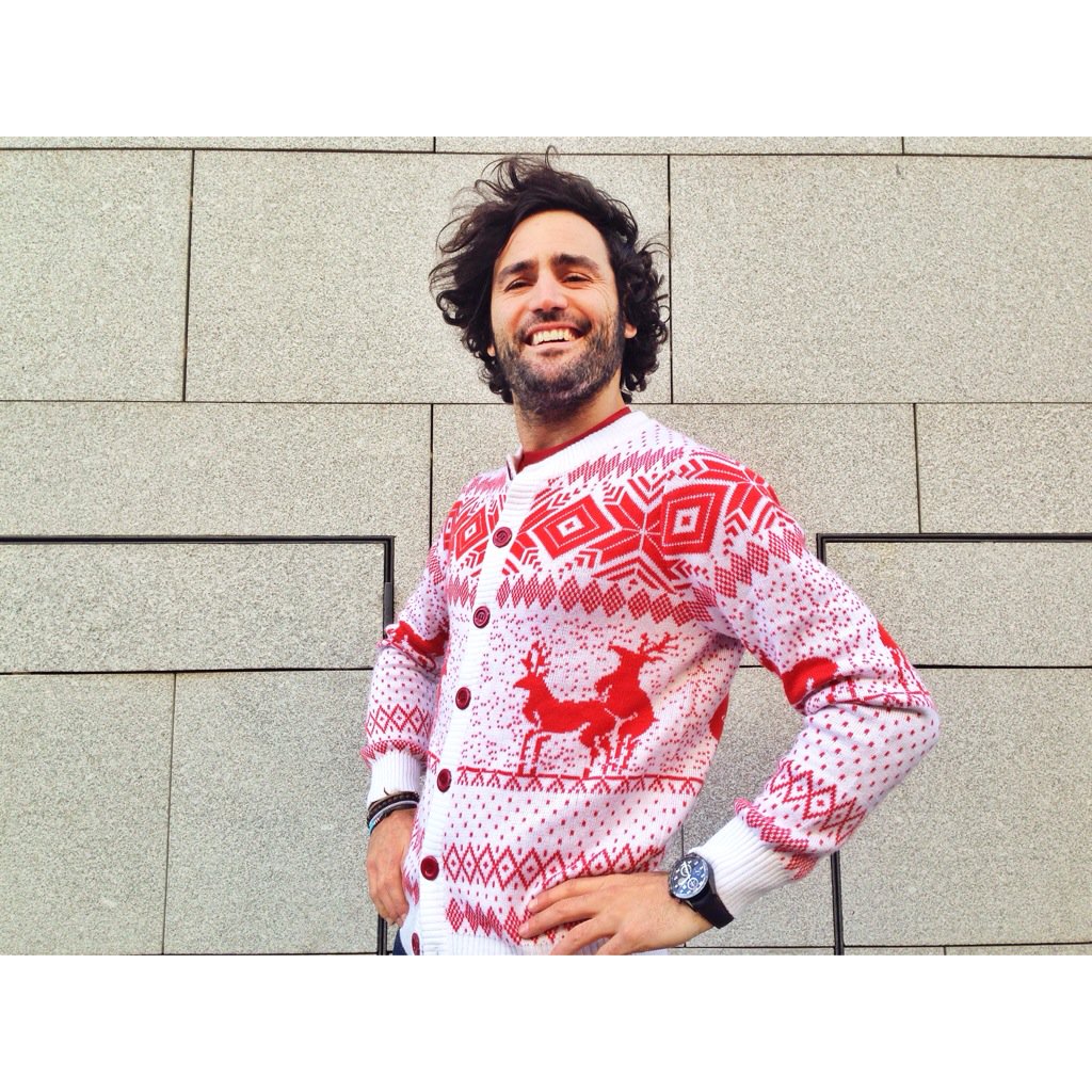 RaulGomez82's tweet photo. Mis pasionales renos y yo os deseamos una muy feliz Nochebuena!!! #pasionanimal #sehanenamorado #feliznavidad https://t.co/xHGRai7Sgs