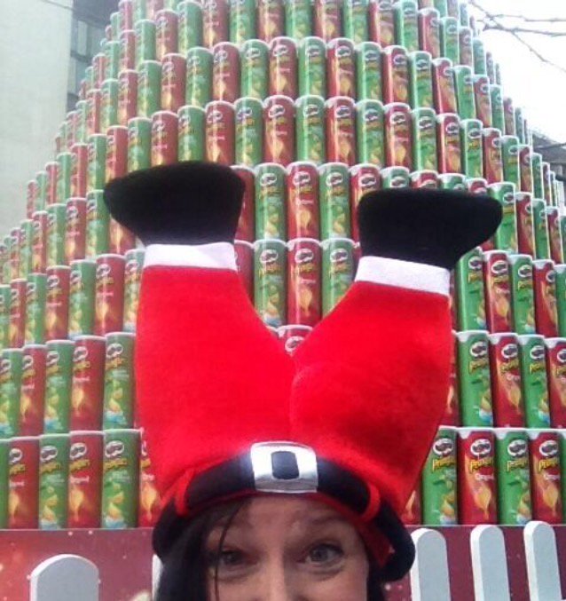 nikewikewa's tweet photo. @Spinningfields @Pringles_UK #MerryPringlesTree https://t.co/VN4BZY2fuo