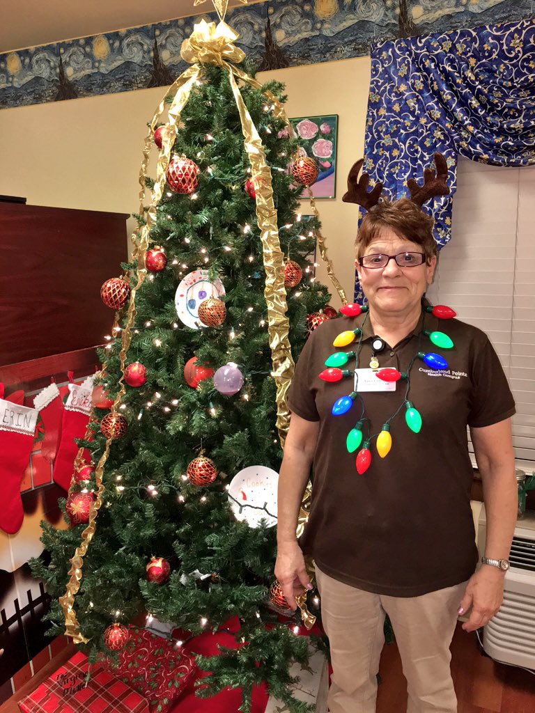 CumberlandPHC's tweet photo. Nancy C will be leading the sleigh tonight with her festive Christmas necklace! #OnDasher https://t.co/v05GTuDsQm