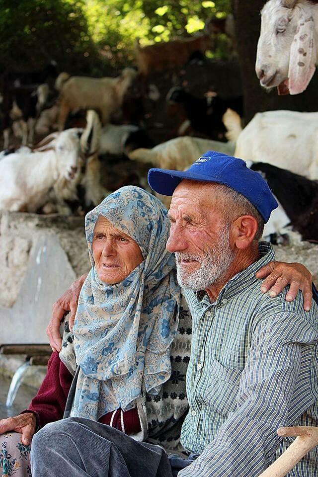 cobanyatak's tweet image. Huzurlu bir kadının ardında Adam gibi adam bardır..