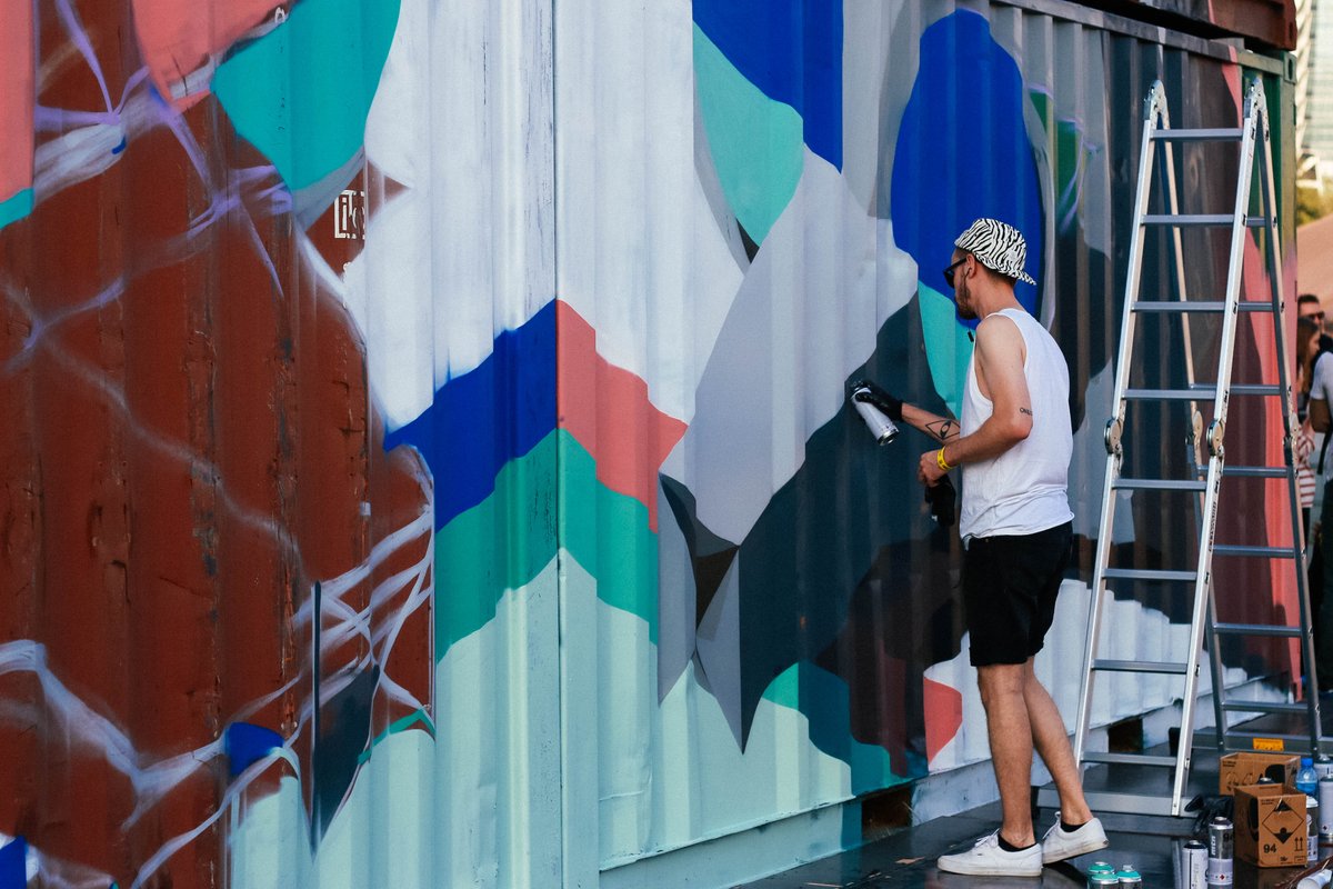 thehonorroll_'s tweet photo. @HKwalls &amp; #lowbros show @clockenflap how a spray can and vision build culture.
https://t.co/X1N0dbeD2q https://t.co/nZO24OjYI6