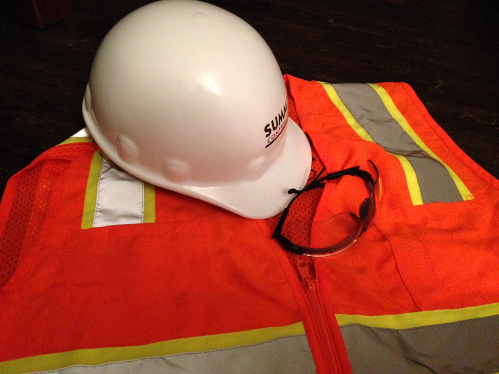MattTheWrench's tweet photo. Big news for 2016: No engagement or baby announcement. Big change of occupation as I start a career in construction! https://t.co/SAXKPurNOE