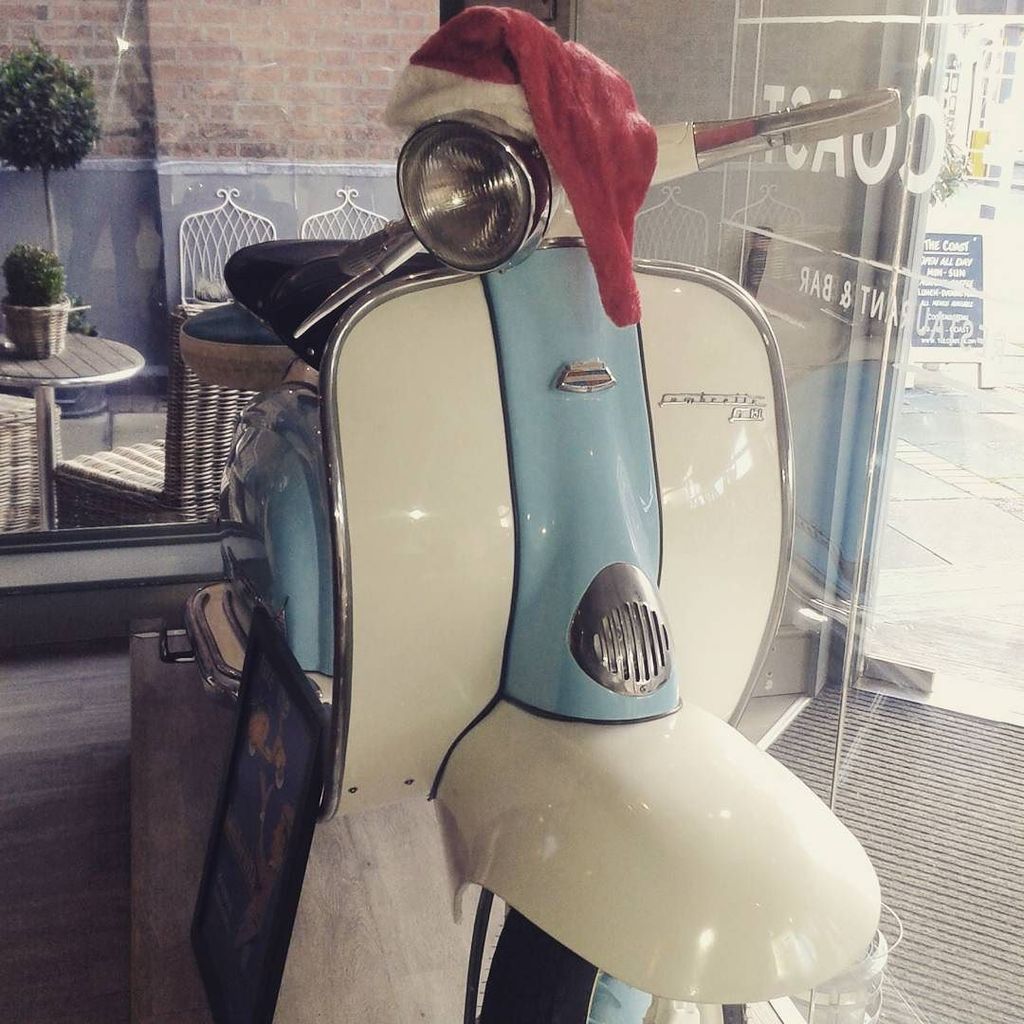KatiaMoretti80's tweet photo. Christmas @ The Coast! #livingabroad #tarpoley #thecoastrestaurantbar #christmas #natale #… https://t.co/ywDYRfNcDz https://t.co/52dGzIVzGJ