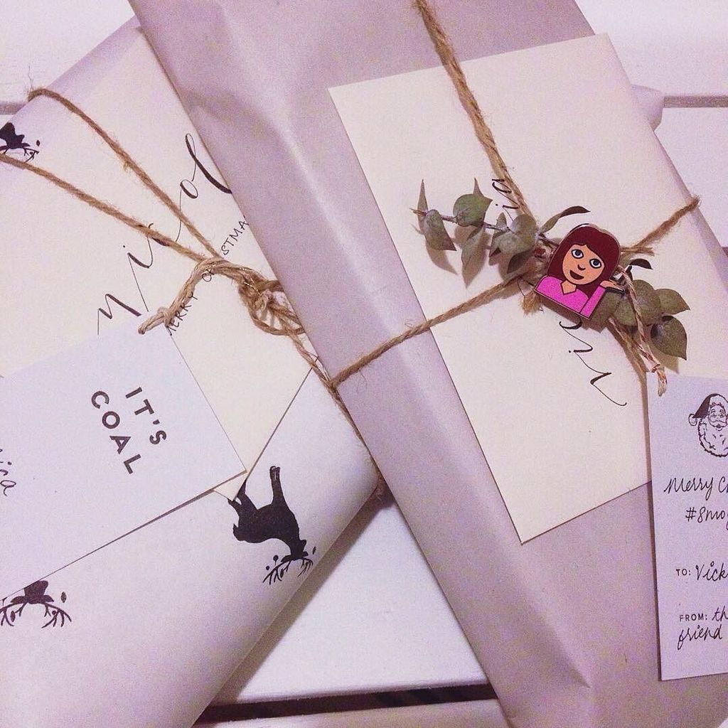_thelittletalks's tweet photo. Got a little help from @isavirtue for wrapping my presents! Emoji pins are my new favourit… https://t.co/Nkw4AL3Hty https://t.co/nDS1wX8RjW
