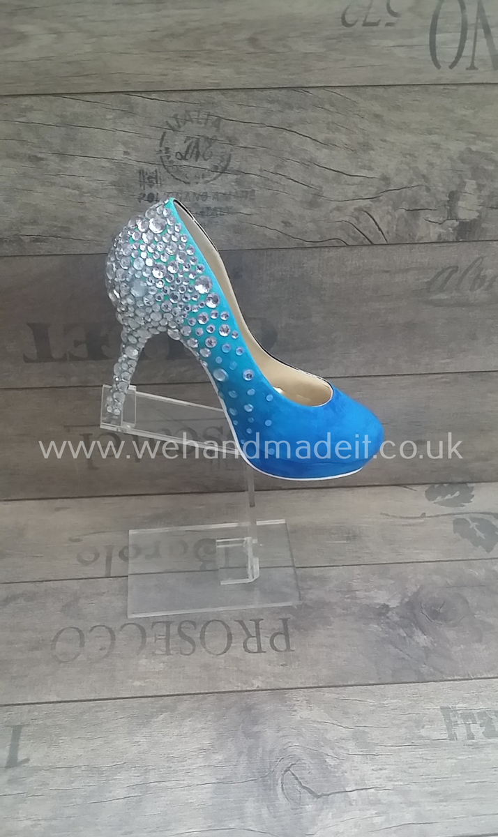 Aurora3dprint's tweet photo. Do you want #NYE with a #bitofsparkle ? Why not customize a #pairofshoes at https://t.co/ooaOd5KHrg #glitter #etsy https://t.co/BIOBdOpM9q