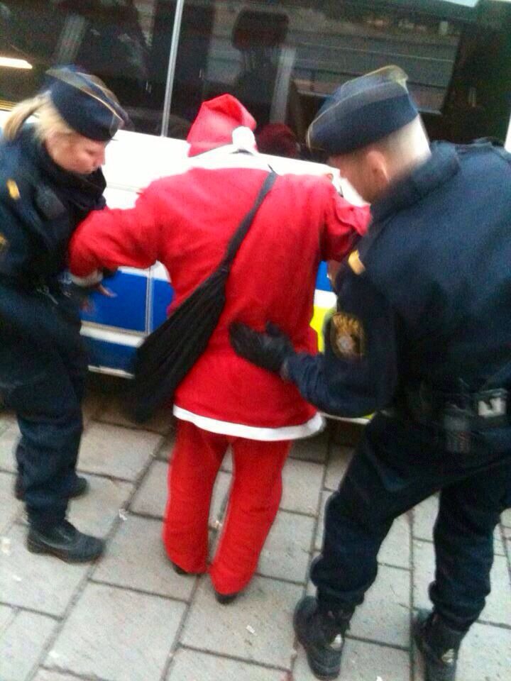 YB_Sodermalm's tweet photo. Förbered era barn på att Tomten kan bli en smula sen. Vi ska reda ut ett par saker först. https://t.co/6sww5F5jSj