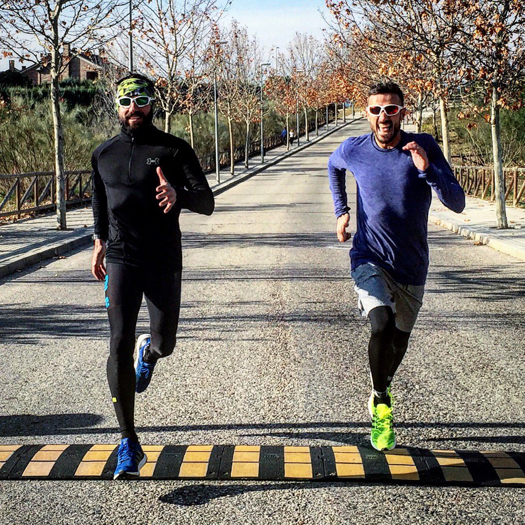 chemitamartinez's tweet photo. Tampoco me he olvidado d mi tradición d seguir haciendo kms en el asfalto!😄🏃🏻
#nopiensescorre #Nochebuena https://t.co/sCronDh1O7