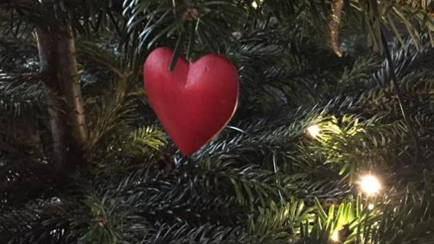 TVSYD's tweet photo. Psykoterapeutens bedste 5 tips, når julen er svær #juletips #stress  https://t.co/OiRtwJ4fAC https://t.co/2GMQH8bOXl